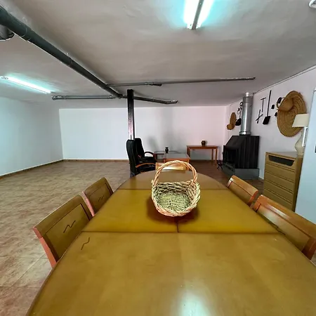 Casa Grande De Tres Plantas Con Parking Gratis Holiday home