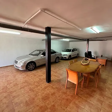 Holiday home Casa Grande De Tres Plantas Con Parking Gratis *