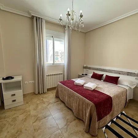 Casa Grande De Tres Plantas Con Parking Gratis Holiday home Linares (Jaen)