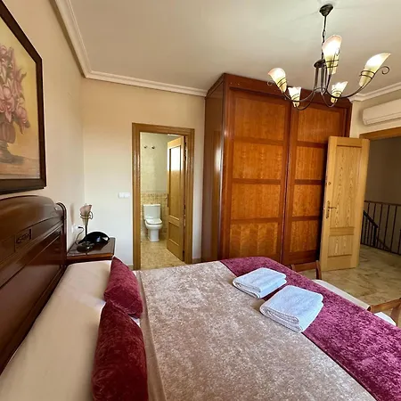 Casa Grande De Tres Plantas Con Parking Gratis Linares (Jaen)