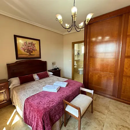 Holiday home Casa Grande De Tres Plantas Con Parking Gratis
