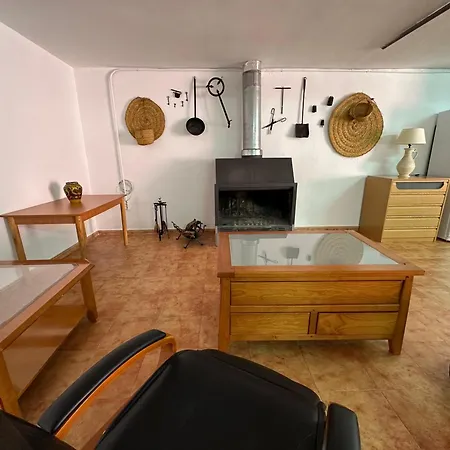 Casa Grande De Tres Plantas Con Parking Gratis Holiday home *