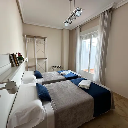 Holiday home Casa Grande De Tres Plantas Con Parking Gratis *