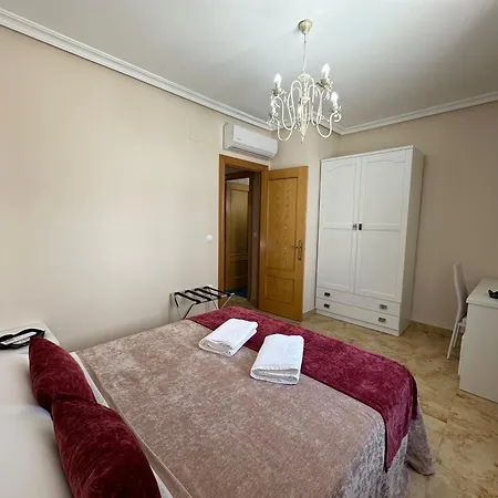 Casa Grande De Tres Plantas Con Parking Gratis Linares (Jaen)